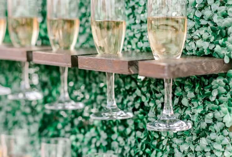 services van omg party events, de champagne wall